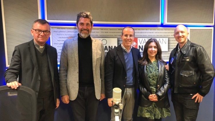 Conduttori e ospiti della centesima puntata di Anima Latina, vademecum per latinisti della Radio Vaticana