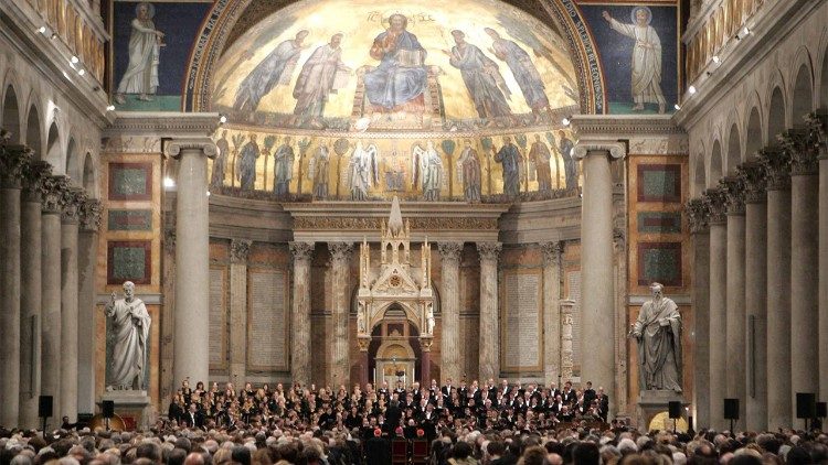 Evento di musica sacra nella basilica di San Paolo.