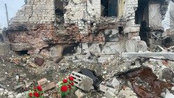 Bombardierte Gebäude in Izyum (Ukraine): ein Sinnbild für die Zerstörung des Krieges