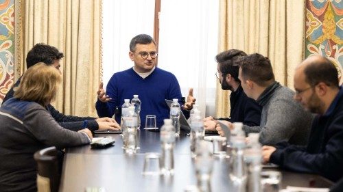 O ministro ao encontrar jornalistas em missão na Polônia e na Ucrânia (Marcin Mazur)