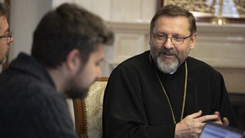 O arcebispo greco-católico Sviatoslav Shevchuk na conversa com os jornalistas