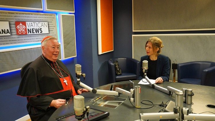 Kardinal Jean Claude Hollerich (links) in einem Interview bei uns im Studio