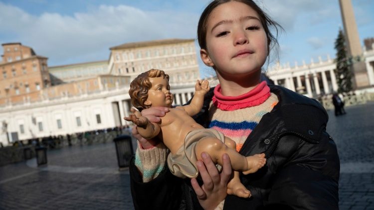 Gruodžio 21 d. Leonas XIV palaimino prakartėlių Vaikelio Jėzaus statulėles