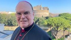 Bischof Bertram Meier, hier bei einem Besuch bei Radio Vatikan