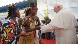 Papst Benedikt XVI. während seiner Afrikareise 