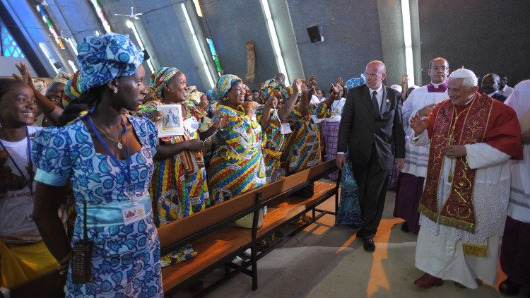 Aus unserem Bildarchiv: Benedikt XVI. während seiner Angola-Reise vom 17. bis 23. März 2009