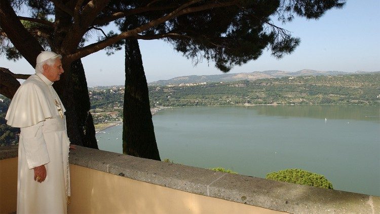 البابا بندكتس السادس عشر 