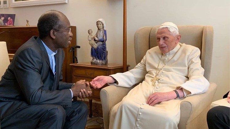 Le p&egrave;re Paul B&eacute;r&eacute; S.J. et le Pape Beno&icirc;t XVI.