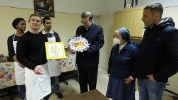 Il cardinale Lojudice durante una iniziativa di solidarietà (archivio - foto di Paolo Lazzeroni)