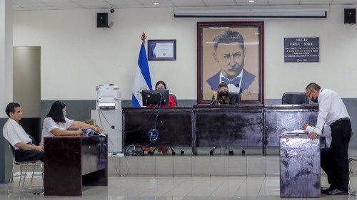 Nicaragua, a processo il vescovo di Matagalpa accusato di cospirazione