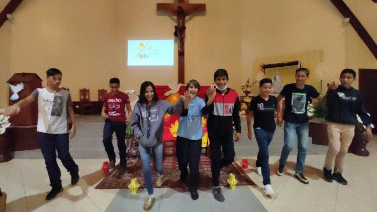 Young people living the Synod