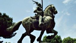 Gjergj Kastrioti Skënderbeu, heroi shqiptar dhe mbrojtësi i krishterimit, monumenti në Romë