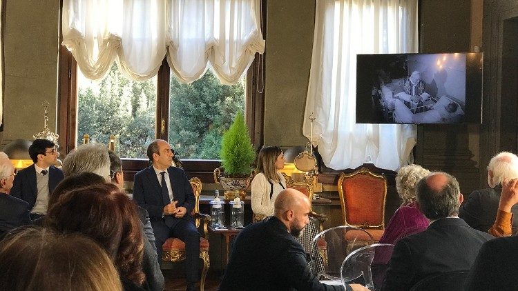 Un momento della presentazione del progetto a Palazzo Borromeo, con la visione del video sulla visita di san Giovanni XXIII