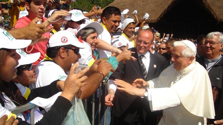 Um registro da visita de Bento XVI à Fazenda da Esperança em 12 de maio de 2007