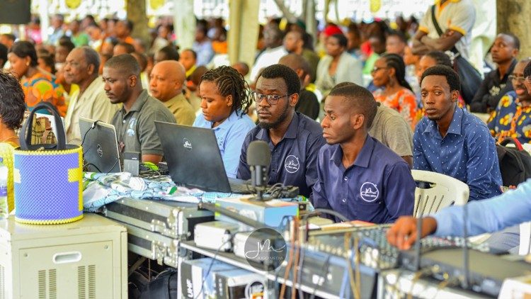 Tangazeni ukweli unaosimikwa katikaq tunu msingi za Kiinjili