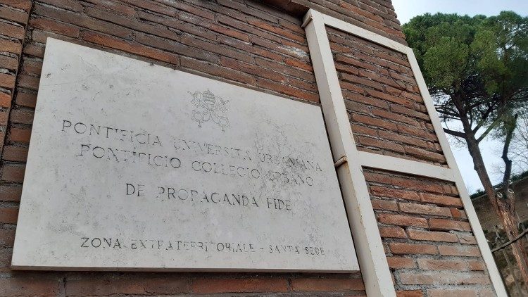 رسالة البابا إلى الجامعة الأوربانية الحبرية لمناسبة افتتاح السنة الأكاديمية الجديدة