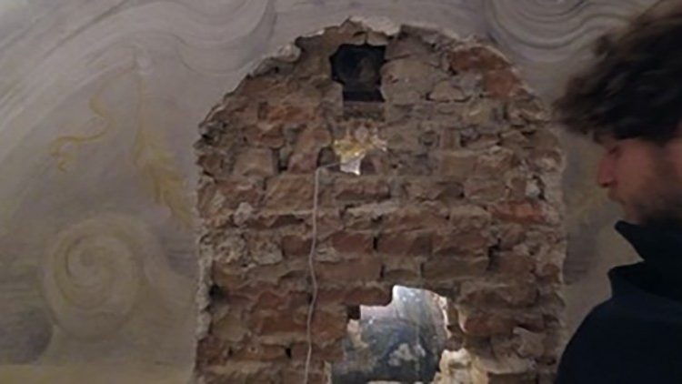 Il luogo del ritrovamento nella cripta del Duomo di Parma