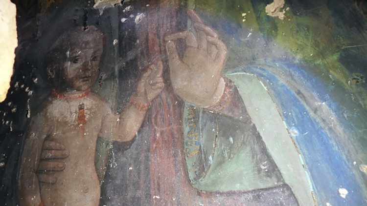 I dettagli del Bambino e della mano della Vergine