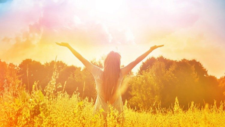 "Ovo je naime volja Božja: vaše posvećenje. Ta se, pak, svetost Crkve neprestance očituje i mora očitovati u plodovima milosti koje Duh proizvodi u vjernicima."