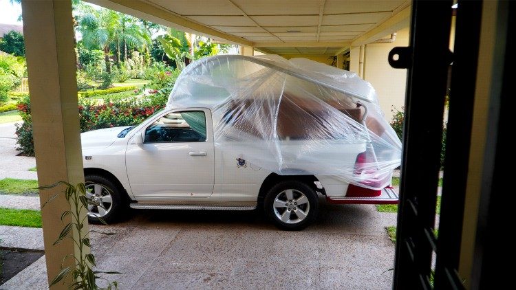 Papamobil, který bude papež František užívat během této cesty