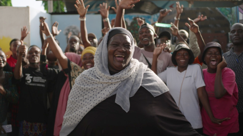 السيدة شمسة أبوبكر فاضل والمعروفة بلقب "ماما شمسة" صانعة سلام وناشطة بارزة في كينيا،