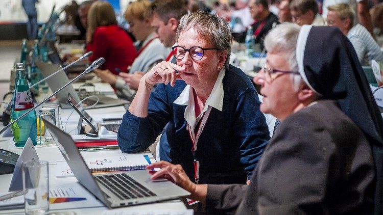 Bei einer Sitzung des Synodalen Weges 2023