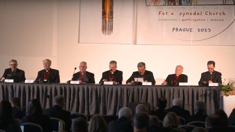 Die Versammlung der Weltsynode-Teilnehmer in Prag