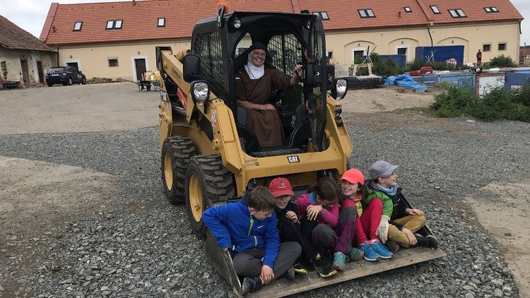 Pomáhají malí i velcí