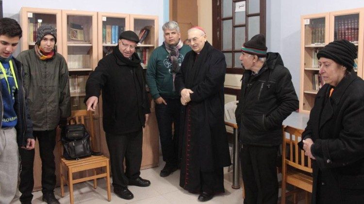 Il cardinale Mario Zenari ad Aleppo tra gli sfollati del terremoto in Siria