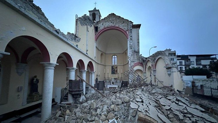 La cattedrale di Iskenderun crollata per il terremoto 