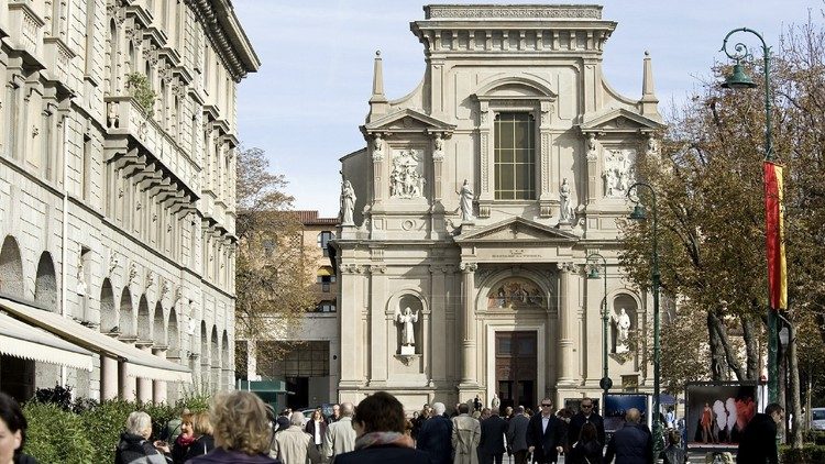 La chiesa dei Santi Bartolomeo e Stefano che custodisce una pala d'altare di Lorenzo Lotto. E' inserita negli itinerati de Le Vie del Sacro