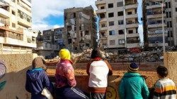 Kinder nach dem Erdbeben in Syrien 2023