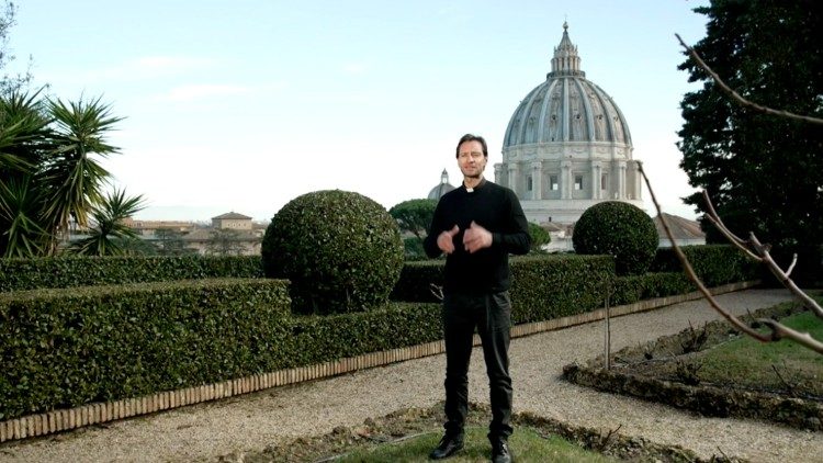 Don Davide Banzato in den Vatikanischen Gärten