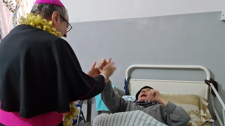 Der Präfekt des Ostkirchendikasteriums, Erzbischof Claudio Gugerotti, besuchte im Februar  2023 Opfer des verheerenden Erdbebens in Syrien und der Türkei