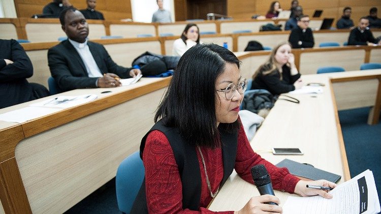 Студэнты папскіх універсітэтаў Рыма падчас лекцыі