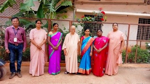 Ordensschwestern unterstützen Arme und Bedürftige in Indien