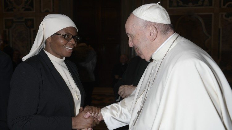 Sœur Christiane Baka avec le Pape François