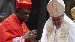 Aux côtés du Pape François, le cardinal Fridolin Ambongo, archévêque de Kinshasa (RD Congo) et président du Symposium des Conférences Episcopales d’Afrique et Madagascar (Sceam)