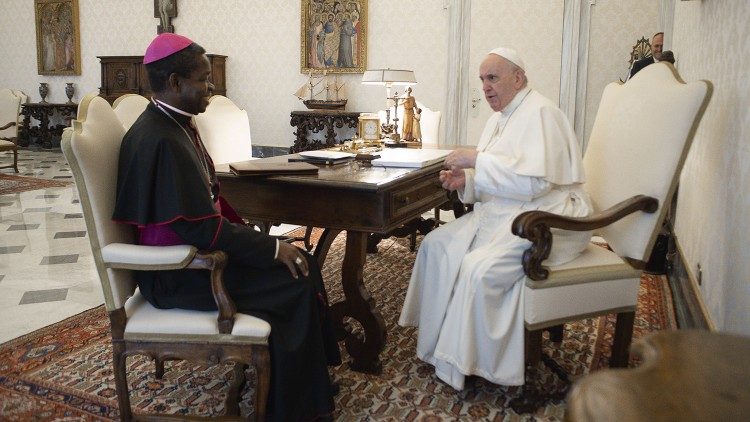 Nwachukwu 2021 mit dem Papst
