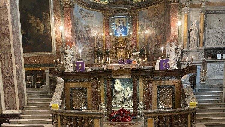 Das Innere der Chiesa Santa Francesca Romana al Palatino