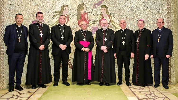 L'incontro di Gallagher con i vescovi albanesi (© Diocesi di Rrëshen)