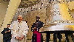 Il Papa benedice la campana "La Voce dei Non Nati"