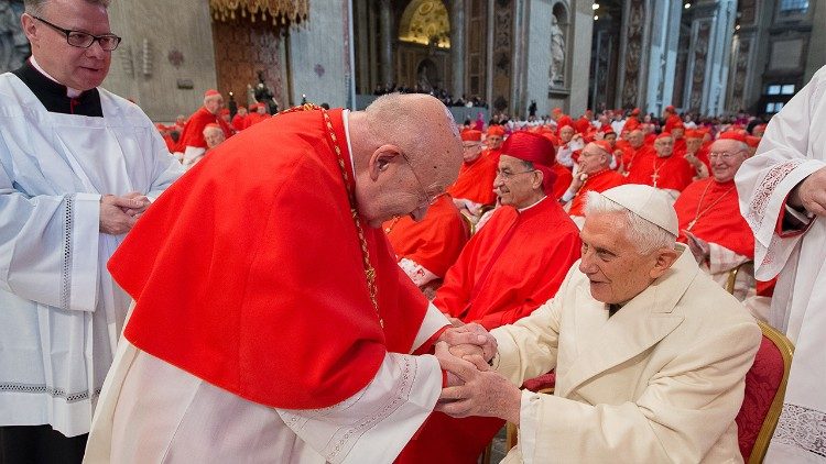 Kardinal Rauber mit dem emeritierten Papst Benedikt XVI.