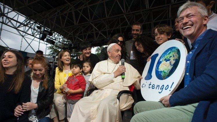 Papa Francesco inaugura il Villaggio per la Terra nel 2016