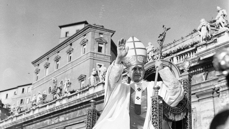 Paolo VI promulga il 4 dicembre 1963 il documento conciliare Inter Mirifica