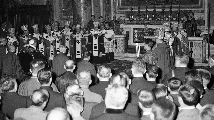 Папа Павло VI віддає шану святому Йосафату