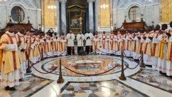  Diáconos na sacristia da Basílica de São Pedro, no Vaticano