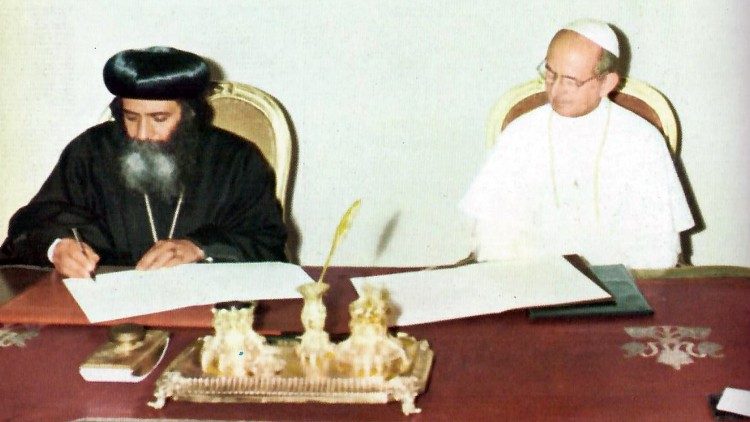 教宗保祿六世和謝努達三世簽署聯合宣言