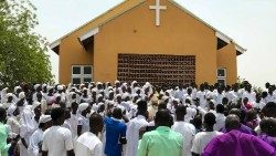 Fedeli di una parrocchia in Nigeria 