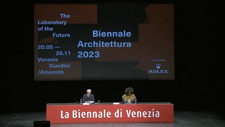 Conferenza stampa di presentazione della 18ma Biennale di Architettura: il presidente Roberto Cicutto e la curatrice Lesley Lokko